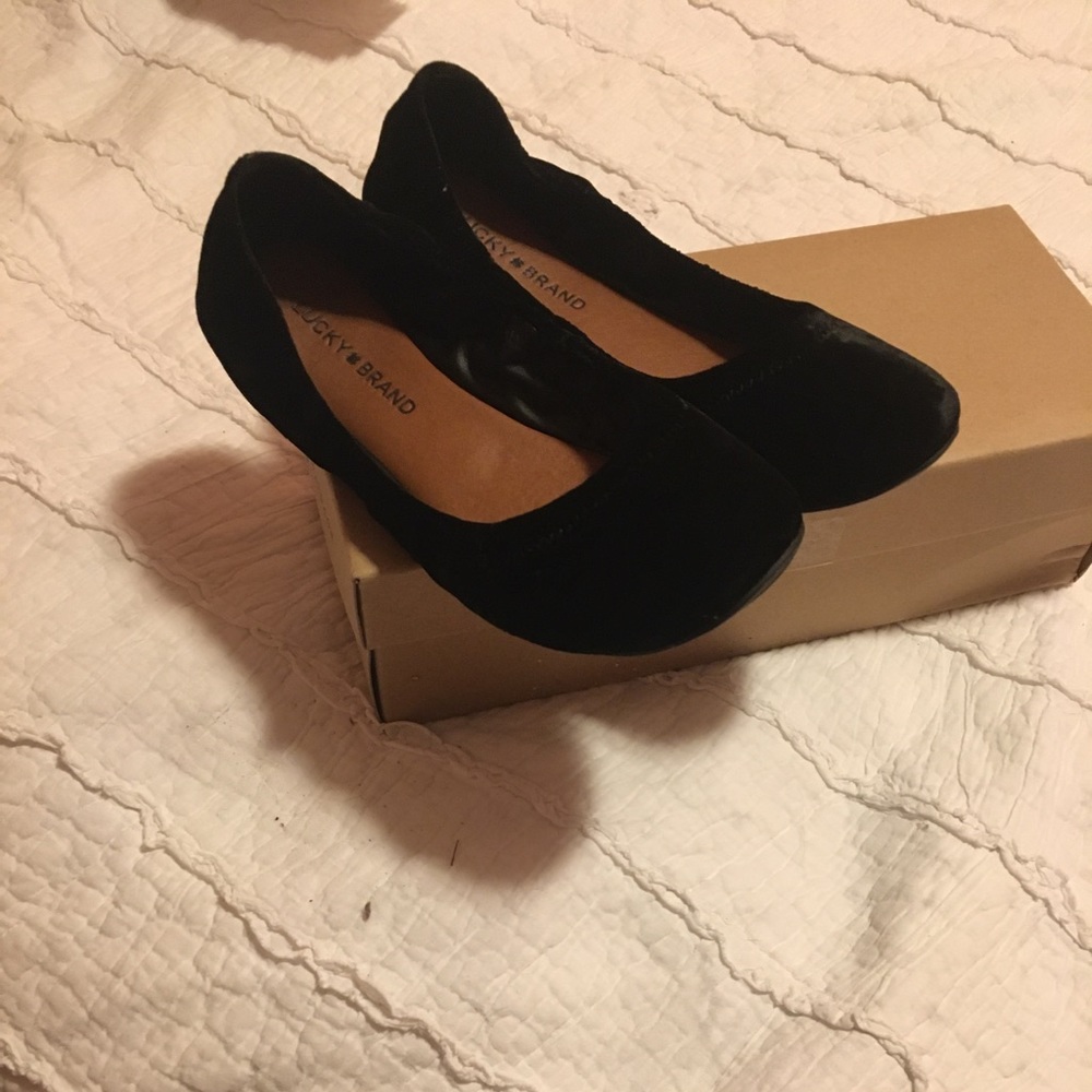 Lucky Brand “Emmie” flats in Black Smart Velvet